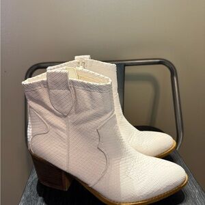 Dirty Laundry Unite Western Booties Sz 8